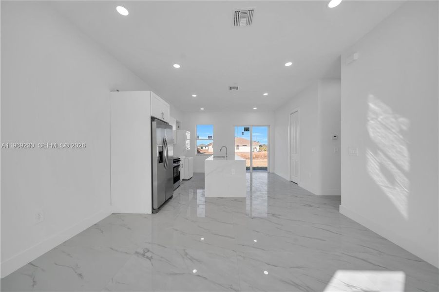 Spacious, unfurnished interior of a new home in , Lehigh Acres (Image 32).
