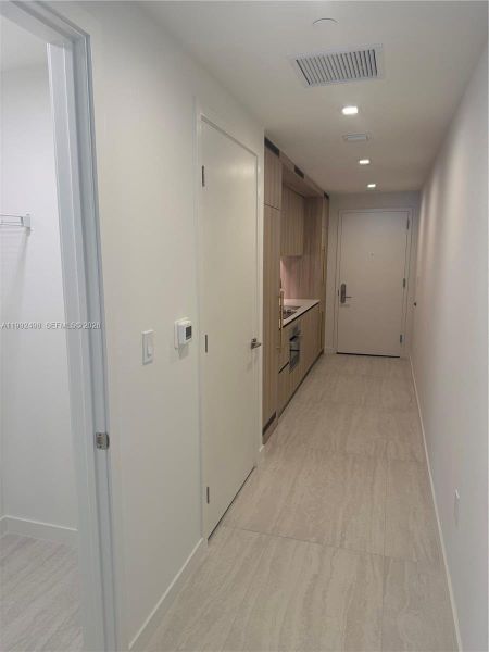 Spacious, unfurnished interior of a new home in Viceroy Brickell Residences Miami, Miami (Image 5). Spacious, unfurnished interior of a new home in Viceroy Brickell Residences Miami, Miami (Image 5).