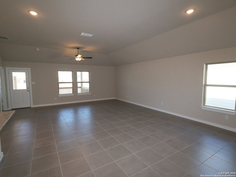 Spacious, unfurnished interior of a new home in Winding Brook, San Antonio (Image 15).