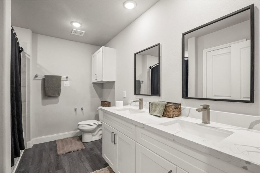 Furnished interior view inside a new home in , Conroe (Image 17).