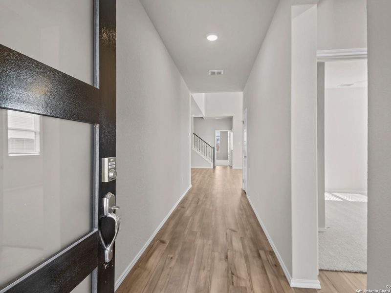 Spacious, unfurnished interior of a new home in Hannah Heights, Seguin (Image 15).