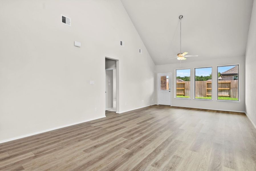 Spacious, unfurnished interior of a new home in The Trails, New Caney (Image 19).