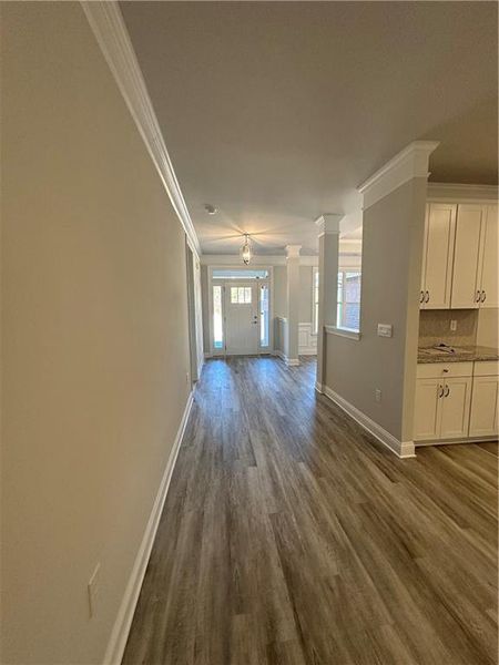 Spacious, unfurnished interior of a new home in Mirror Lake, Villa Rica (Image 18).