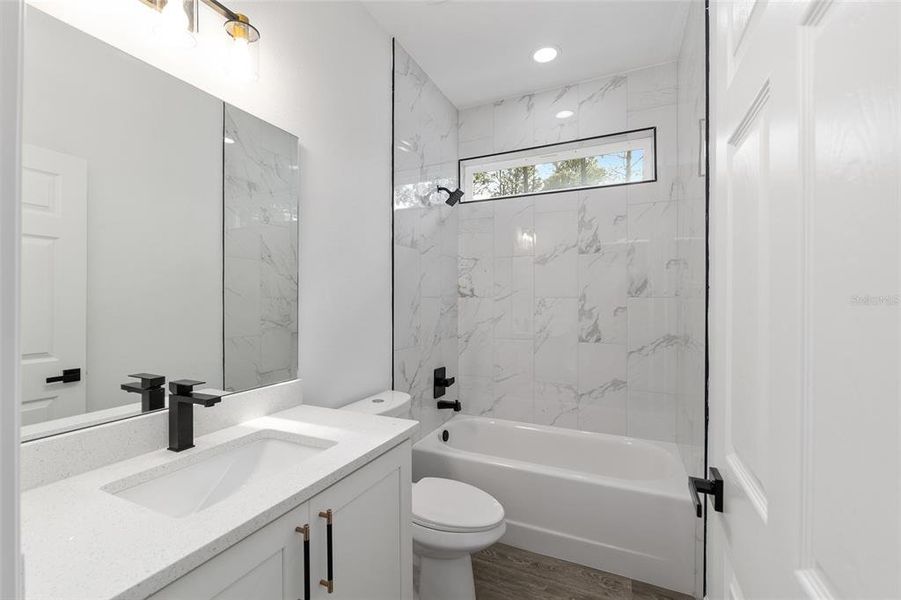 Furnished interior view inside a new home in , Dunnellon (Image 10).