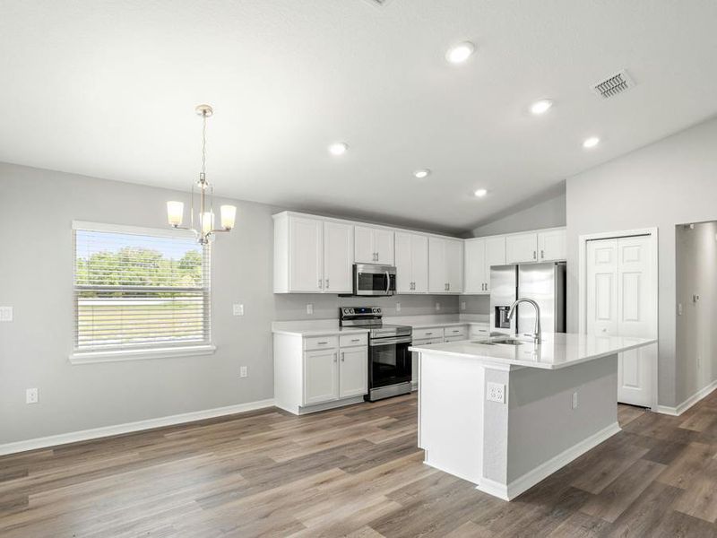 Sunny, open-layout 3-bedroom home in top Ocala 55+ community!