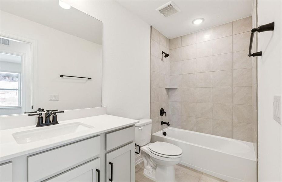 Spacious secondary bathroom Spacious secondary bathroom