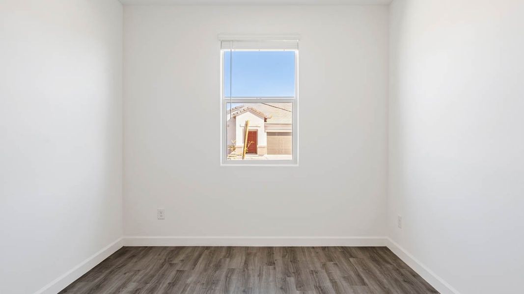 Spacious, unfurnished interior of a new home in Quail Ranch, San Tan Valley (Image 30).