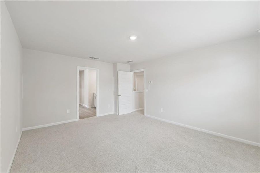 Spacious, unfurnished interior of a new home in Martin Springs - Estate Series, Lawrenceville (Image 37).