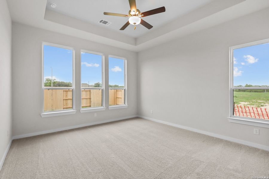 Spacious, unfurnished interior of a new home in Buffalo Crossing, Cibolo (Image 40).