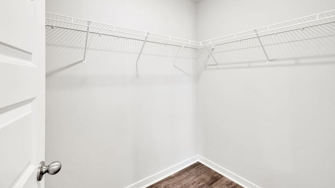 Spacious, unfurnished interior of a new home in Vineyard Trail, Jacksonville (Image 28).