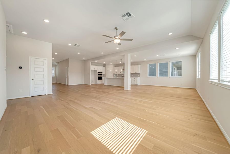 Open Concept at it's finest. Open Concept at it's finest.