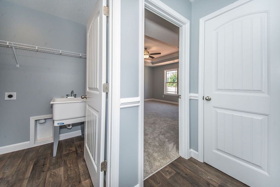 Representative furnished interior of a home built from the Jackson by Enchanted Homes in Lonesome Dove, San Antonio (Image 19).