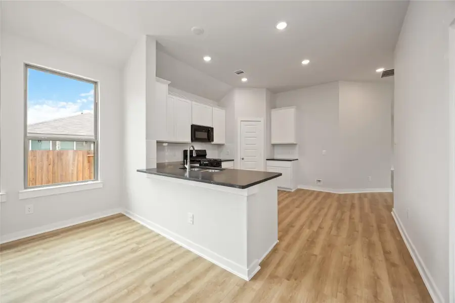 Image 7 of a home in Meadow Park.