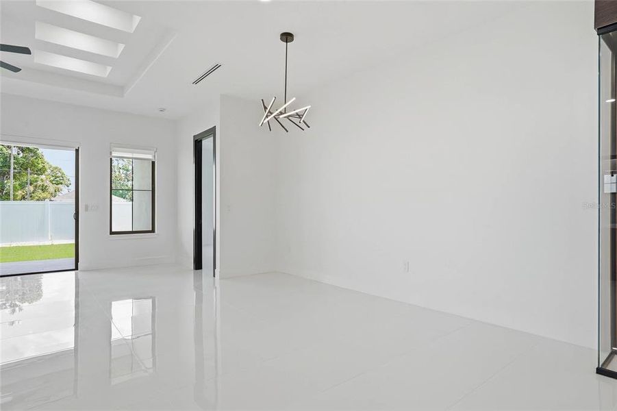 Spacious, unfurnished interior of a new home in , Tampa (Image 22).
