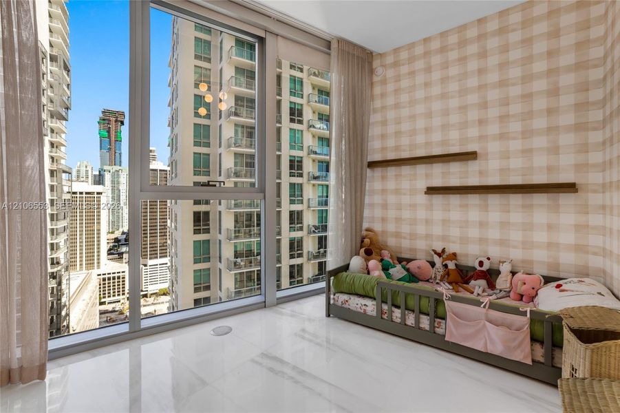 Condo located in Miami, FL showcasing its design and architecture (Image 27).