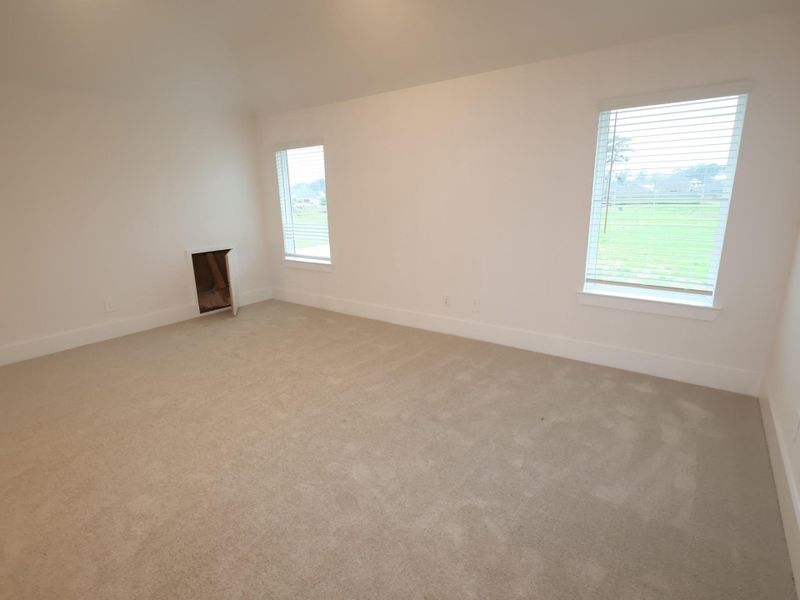 Spacious, unfurnished interior of a new home in Sorella, Tomball (Image 13).