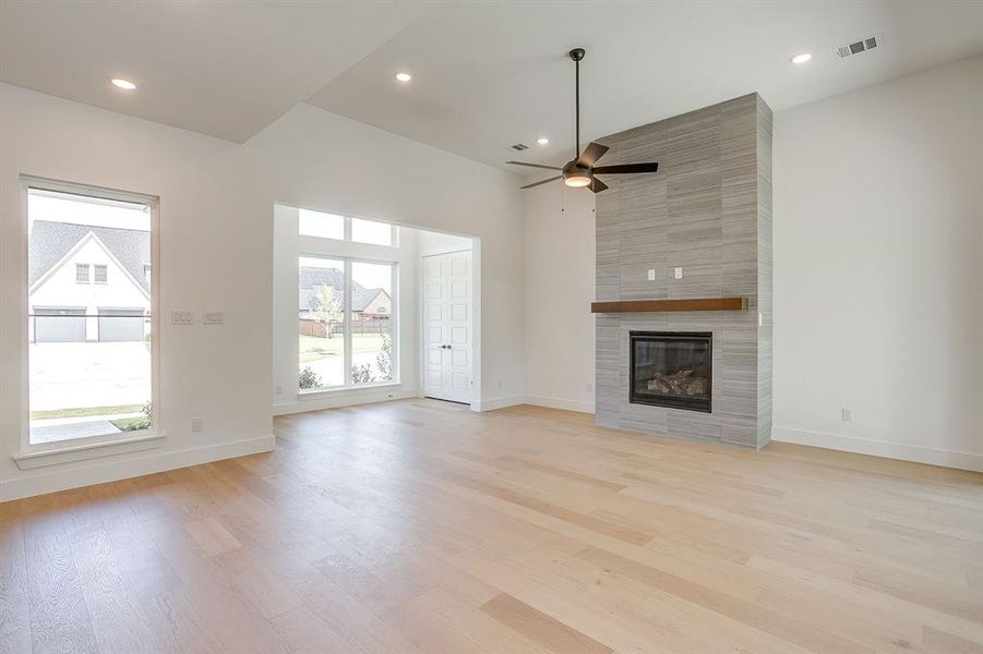Spacious, unfurnished interior of a new home in St. Joseph Estates, North Richland Hills (Image 21).