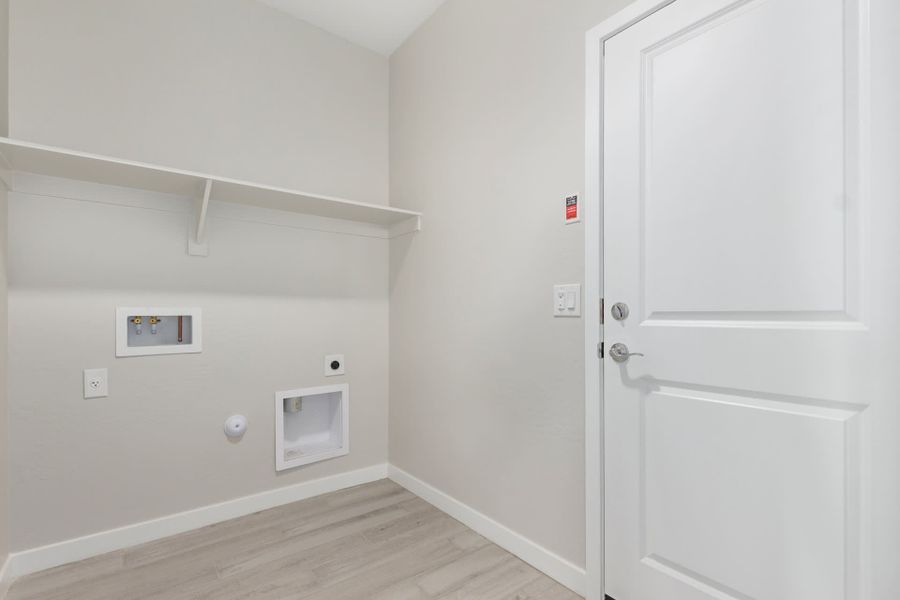 Spacious, unfurnished interior of a new home in Sunrise, Surprise (Image 27).