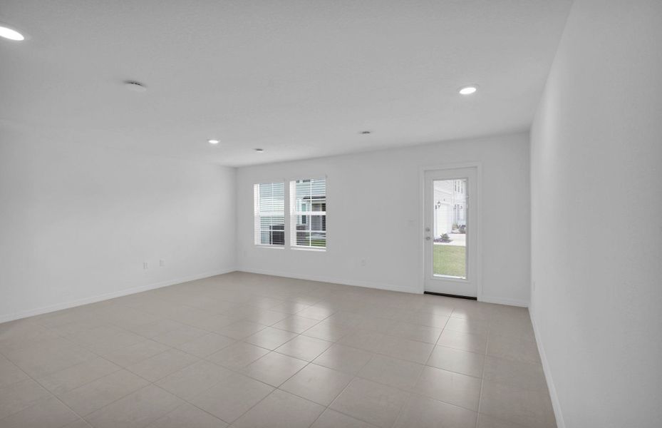 Spacious, unfurnished interior of a new home in Normandy Pines, Jacksonville (Image 15).