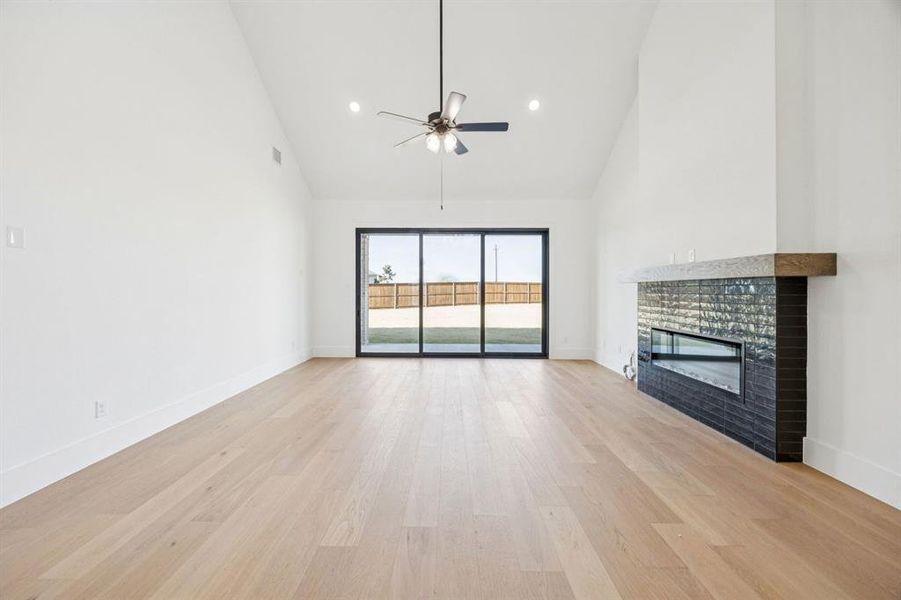 Spacious, unfurnished interior of a new home in Rio Vista at Kelly Ranch, Aledo (Image 9).