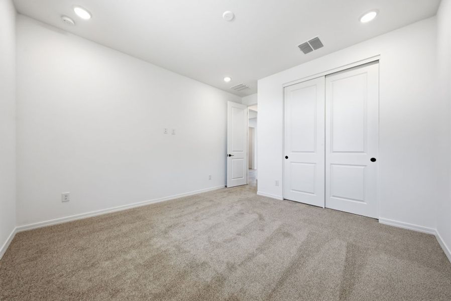 Spacious, unfurnished interior of a new home in Tyler Ranch, Buckeye (Image 11).