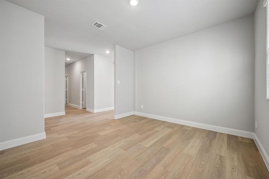 Spacious, unfurnished interior of a new home in Lakehaven - Premier Series, Farmersville (Image 23).