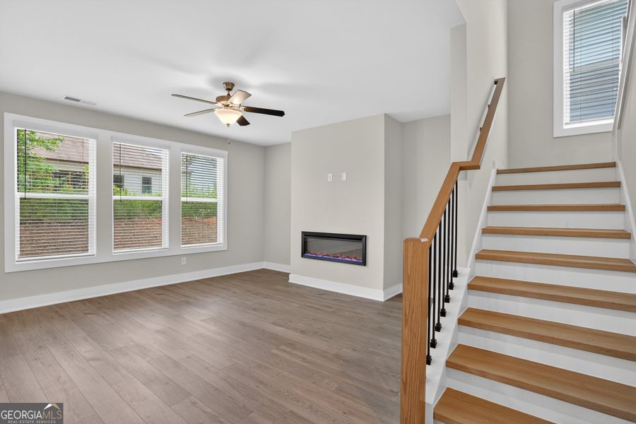 Spacious, unfurnished interior of a new home in The Fairways at Mirror Lake, Villa Rica (Image 19).