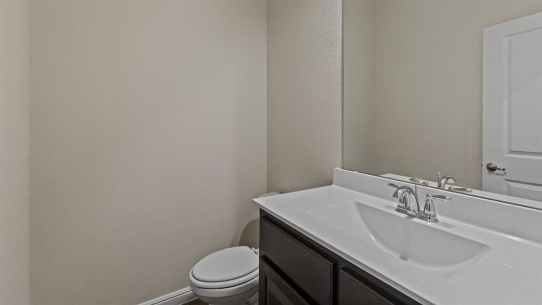 Close-up of interior finishes inside a home in Lakeview Pointe, Grand Prairie (Image 16).