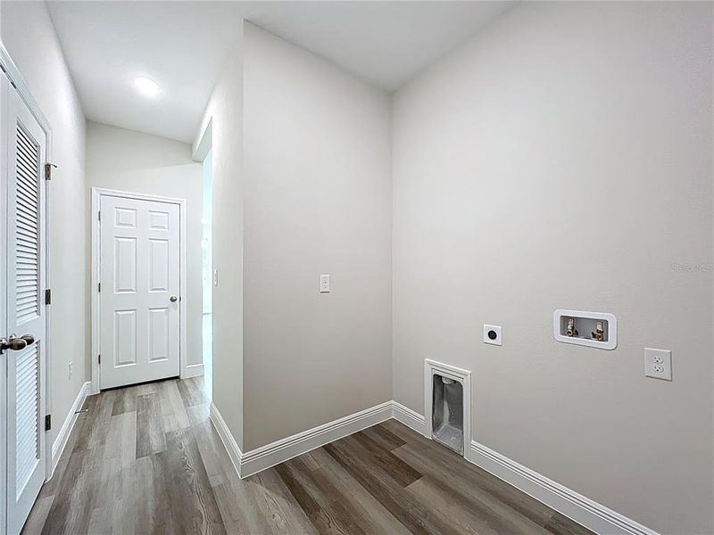 Spacious, unfurnished interior of a new home in , North Port (Image 28).