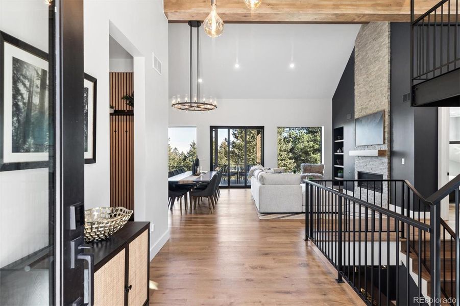 Inviting entry into the main floor - you'll delight in open concept living, expansive vaulted ceilings and a wall of windows providing dramatic mountain views for days Inviting entry into the main floor - you'll delight in open concept living, expansive vaulted ceilings and a wall of windows providing dramatic mountain views for days