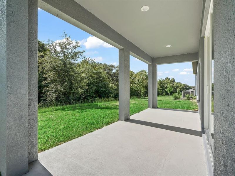 Exterior details and patio area of a home in Juliette Falls, Dunnellon (Image 28).