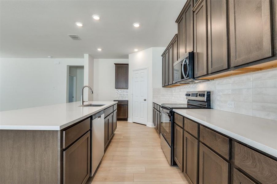 Furnished interior view inside a new home in Cottonwood Creek, Seagoville (Image 7). Furnished interior view inside a new home in Cottonwood Creek, Seagoville (Image 7).