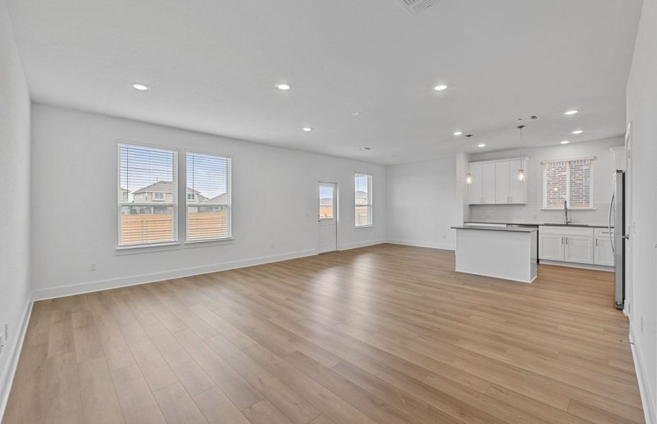Spacious, unfurnished interior of a new home in Cameron Place, Austin (Image 19).