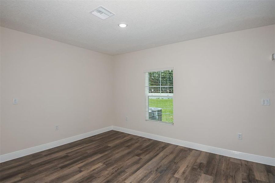 Spacious, unfurnished interior of a new home in Pasadena Landing, Wesley Chapel (Image 12).