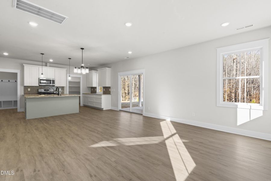 Kitchen - From Entry Hall - DSC04746