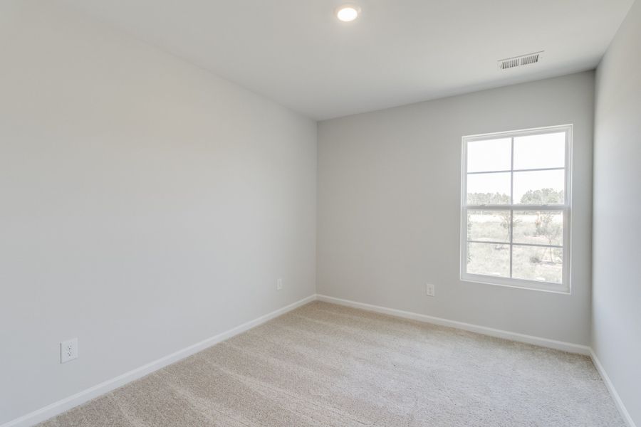 Spacious, unfurnished interior of a new home in Astoria, Columbia (Image 27).