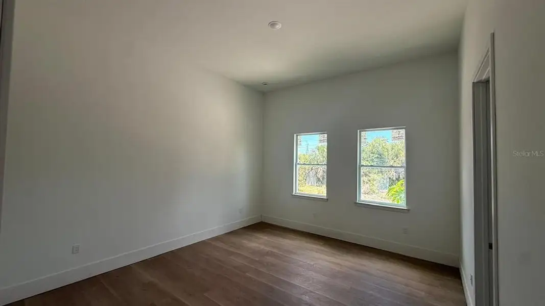 Spacious, unfurnished interior of a new home in , Port Charlotte (Image 4).