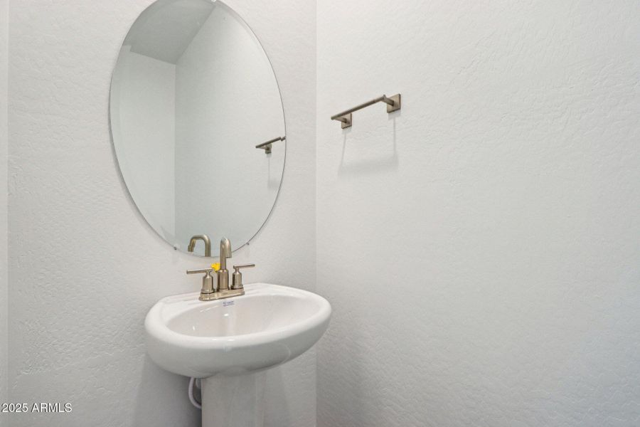 30-web-or-mls-W Camden Ave-S0711-030