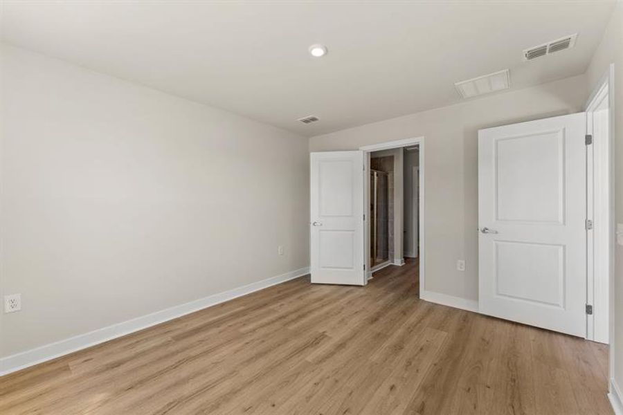 Spacious, unfurnished interior of a new home in Stoneridge, Myrtle Beach (Image 19). Spacious, unfurnished interior of a new home in Stoneridge, Myrtle Beach (Image 19).
