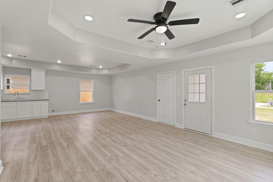 Spacious, unfurnished interior of a new home in , Houston (Image 25).