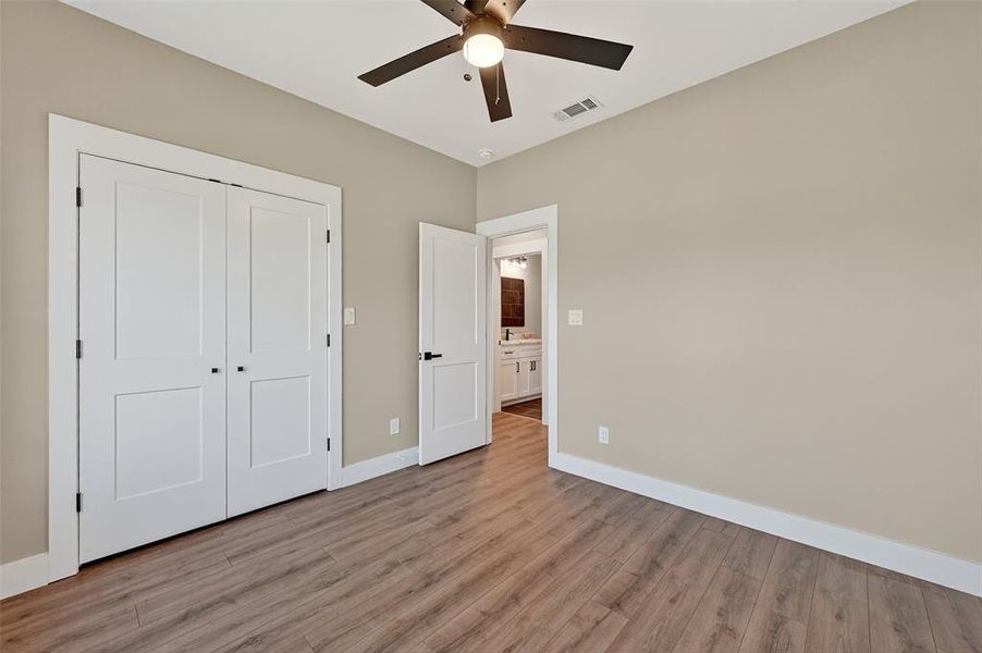 Spacious, unfurnished interior of a new home in , Sherman (Image 11).