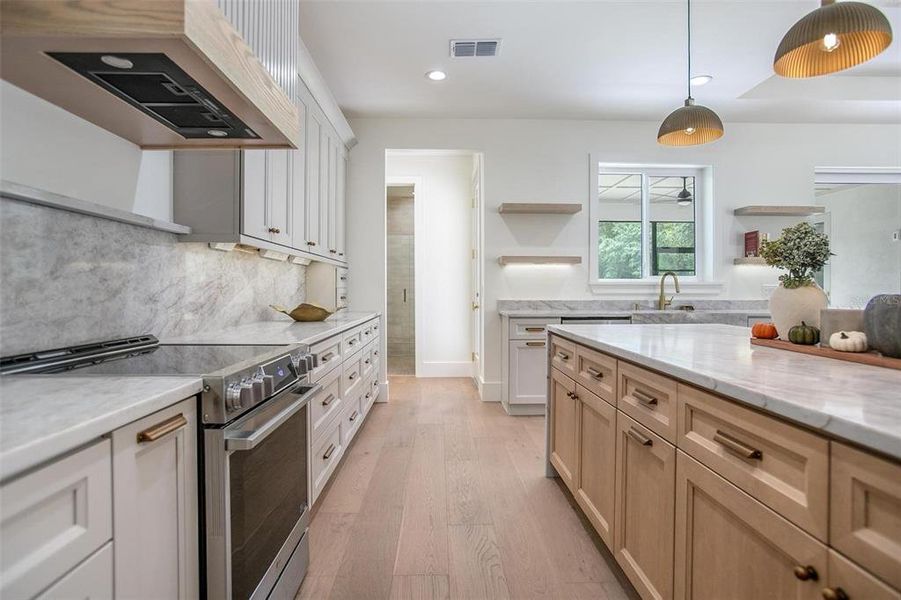 Furnished interior view inside a new home in , Deland (Image 17).