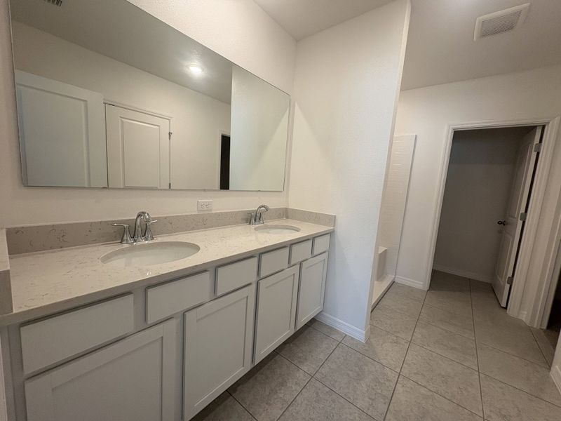 Furnished interior view inside a new home in Villamar, Winter Haven (Image 15).