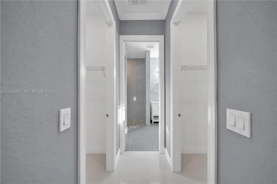 Spacious, unfurnished interior of a new home in , Lehigh Acres (Image 29).