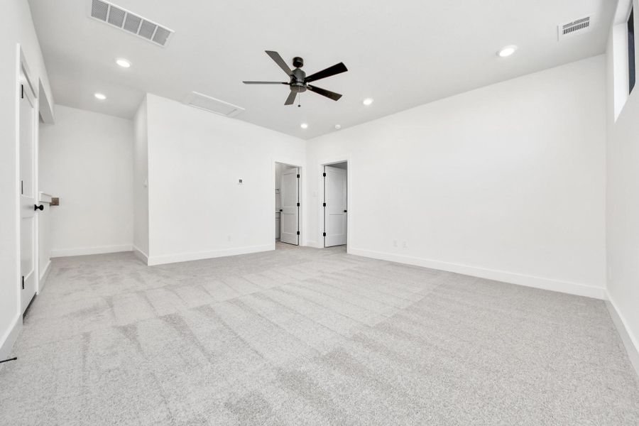 Spacious, unfurnished interior of a new home in Caywood Place, Houston (Image 41).