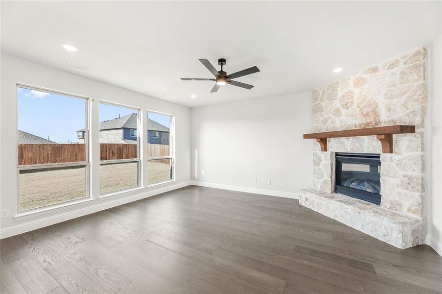 Spacious, unfurnished interior of a new home in Sable Creek, Sanger (Image 23).