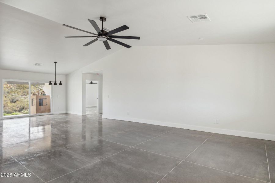 6-web-or-mls-46210-n-36th-ave