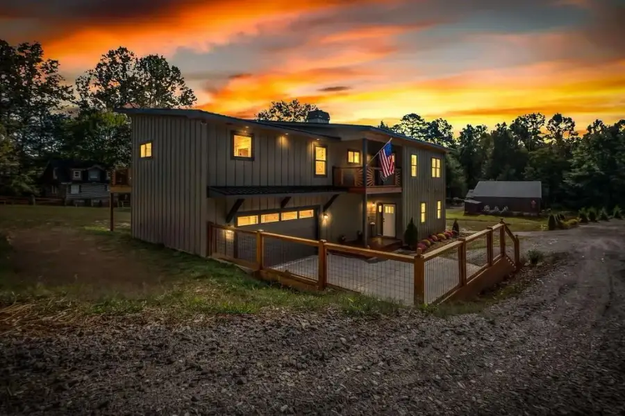 Exterior details and patio area of a home in , Blue Ridge (Image 31).