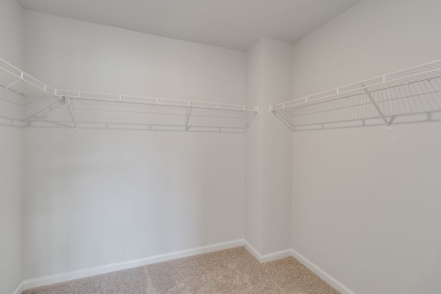 Spacious, unfurnished interior of a new home in Bluefield, Lexington (Image 27).