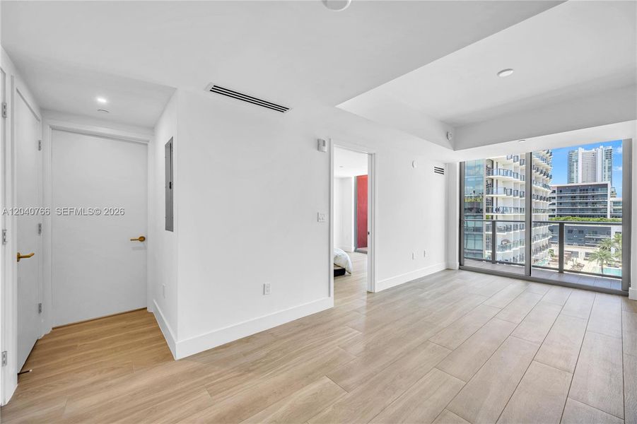 Spacious, unfurnished interior of a new home in , Miami (Image 16).